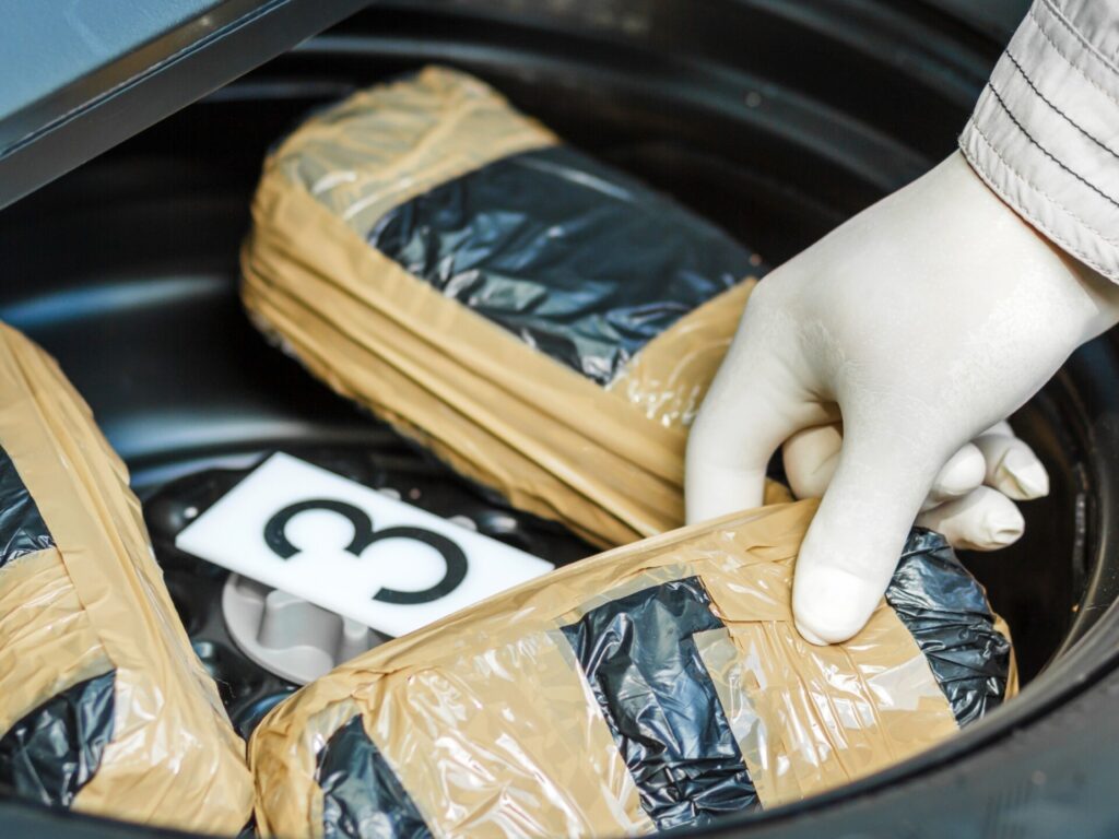 ZAPLJENA_KOKAIN Državljanin Srbije i BiH uhićen zbog 5,5 kilograma kokaina u prtljažniku auta