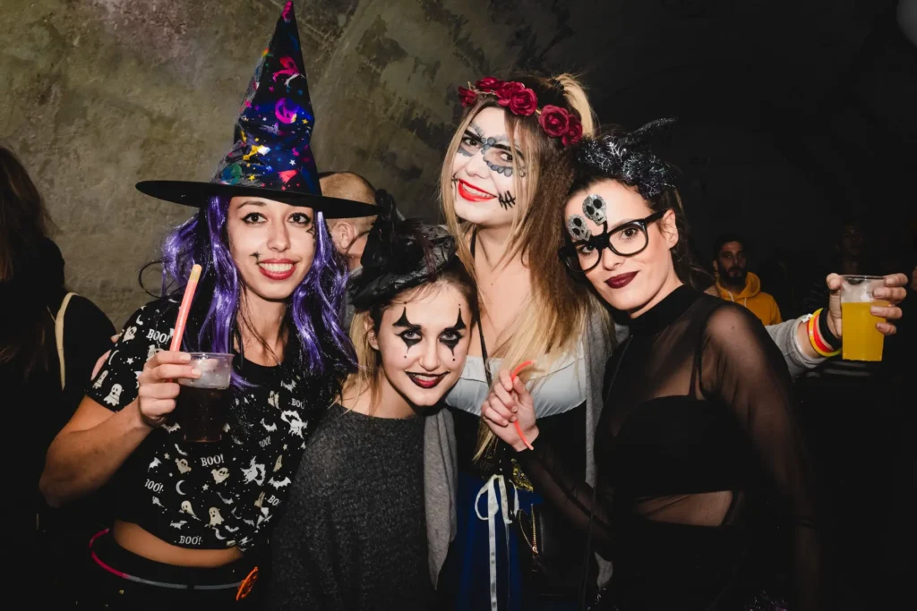Halloween pada na petak, za DJ pultom Tunela su Runy i VSNA