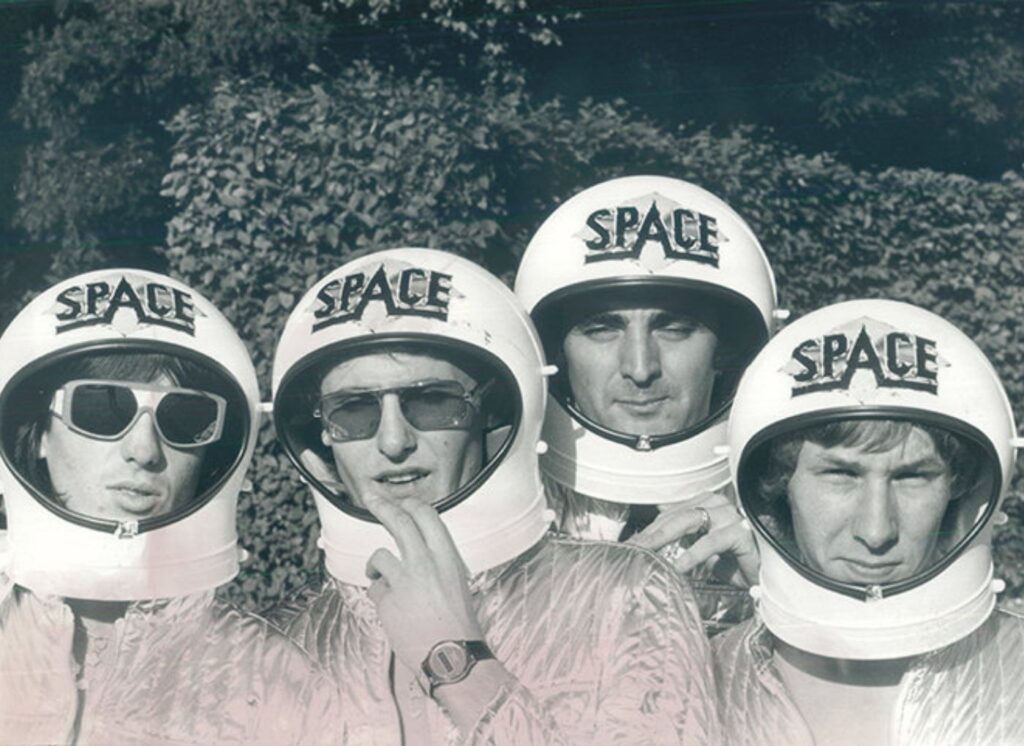 space-band-jpg Taj magični trenutak kad je bend Space pred Herinim hramom zasvirao ‘Magic Fly’