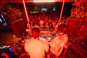 Globalni keš i lokalna nejač: Je li Hrvatska samo iznajmljena pozornica ili njena scena ima koristi od stranih festivala?