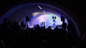 Vladika Jovan stručnjak je za Joy Division, a u Pakrac dovodi legende post-punka