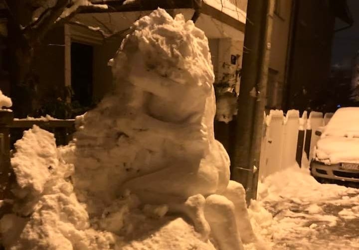 Snježna kamasutra u susjedstvu: Na Trešnjevci osvanuo vrući ‘snjegović’