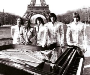 space-band-jpg Taj magični trenutak kad je bend Space pred Herinim hramom zasvirao ‘Magic Fly’