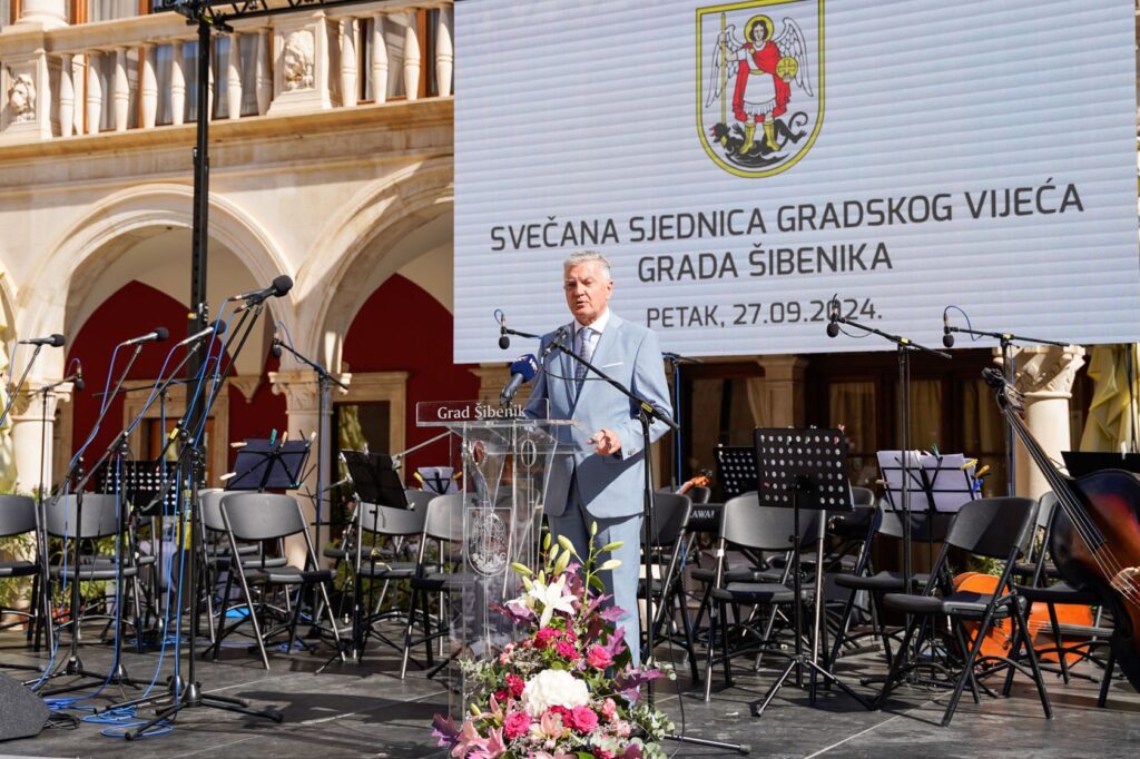 Vesela ‘open air’ sjednica šibenskog parlamenta u povodu Dana grada