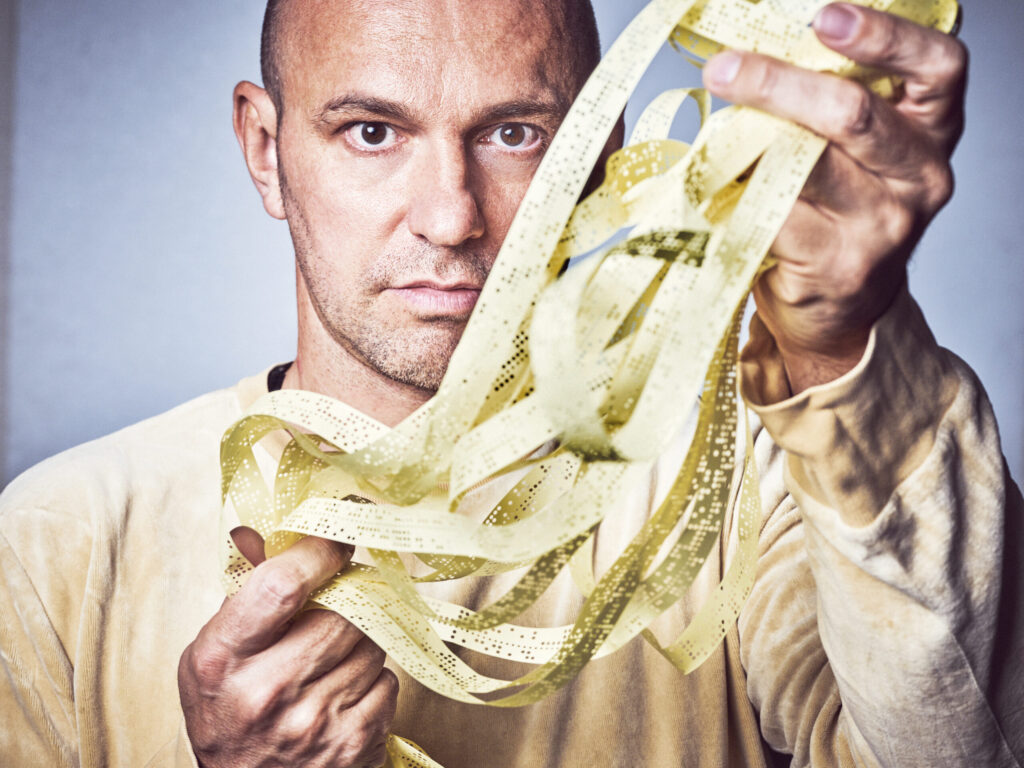 Henrik Schwarz u Petom Kupeu: Majstor misterije i ljubitelj plesnih freakova osvaja live setom