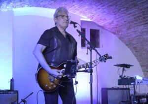 Vladika Jovan stručnjak je za Joy Division, a u Pakrac dovodi legende post-punka