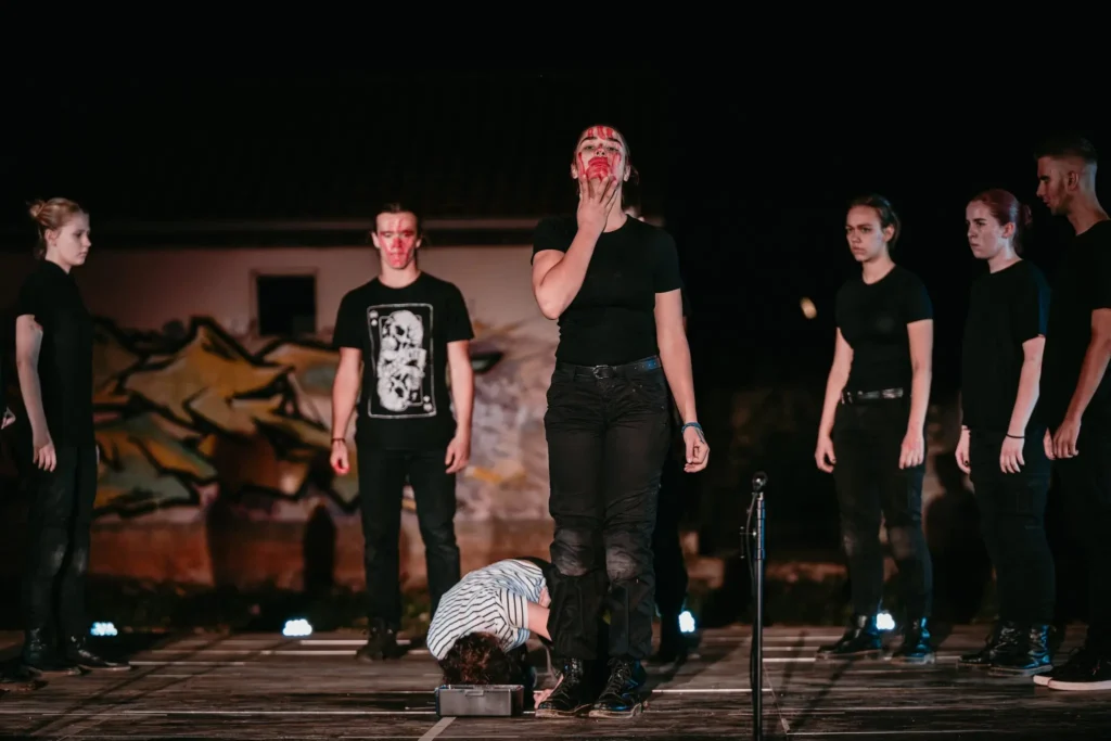 Putokaz nama svima: Ugledni hrvatski kritičar posvetio značajan prostor predstavi ‘Djeca raja’