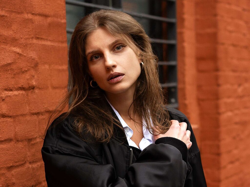 INTERVJU Karolina Bnv: Ona voli sampleove, Korg i 80-te, a ‘Wrong Era’ je njezin ‘Yet to come’