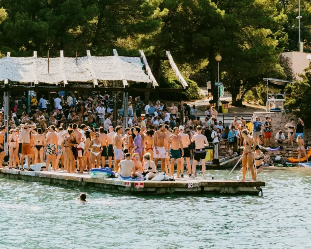 Tako puno odlične muzike na tako malo prostora dalmatinskog krša