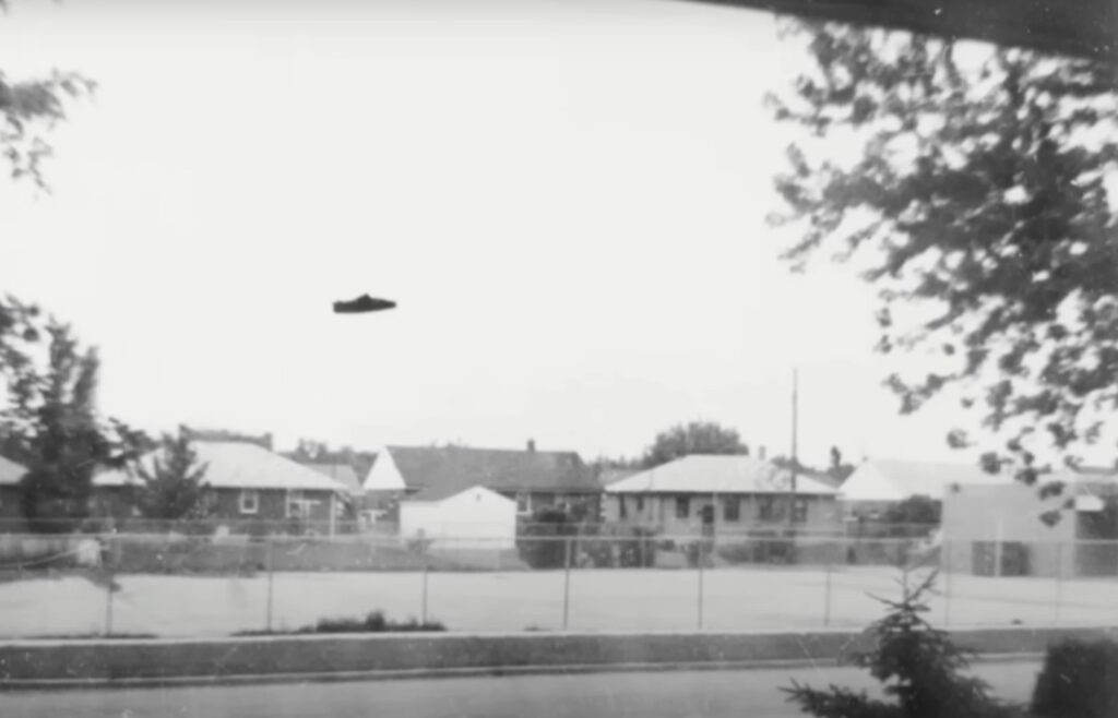 Predsjednik ih razmatra, Pentagon pušta video i slike, admirali u Kongresu pričaju o njima. Di je NLO?