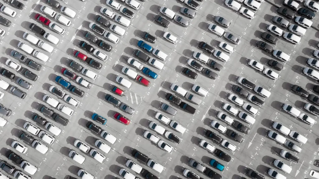 Automobili su nam sve širi, a parkinga je sve manje