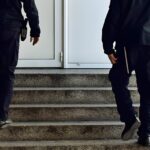 U dva navrata muškarci s dosta droge bježali u nedjelju od policije u Tisnom