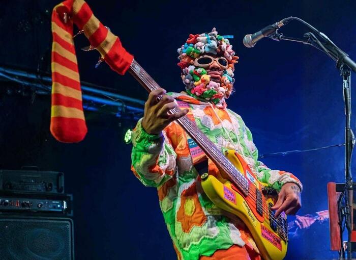 Šareni svijet posljednjeg Princeovog basista: Vizionar funka MonoNeon stiže u Zagreb