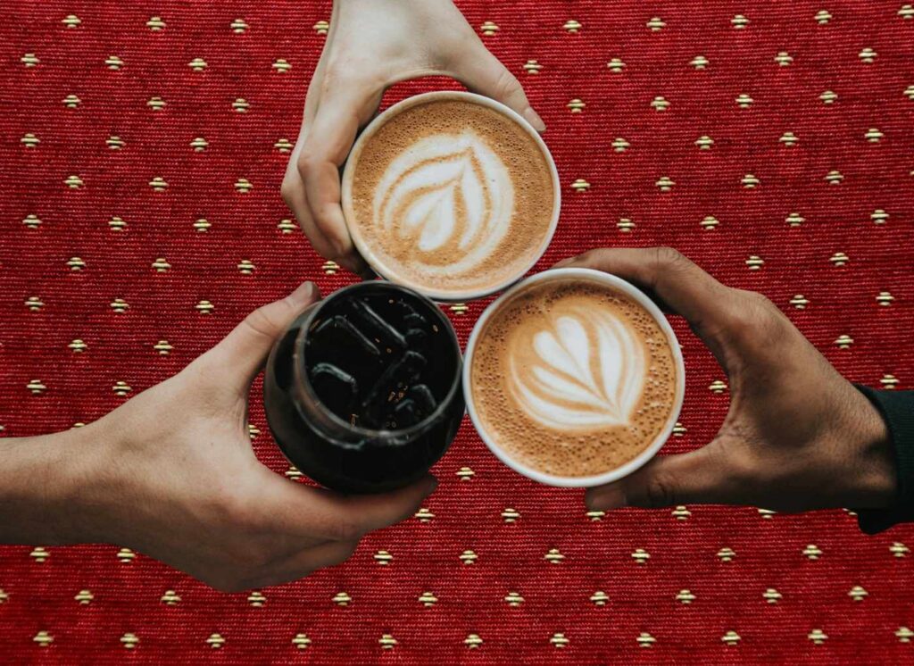 Demokracija s okusom arabice: Uz kavu na vlast, a savjest u talogu