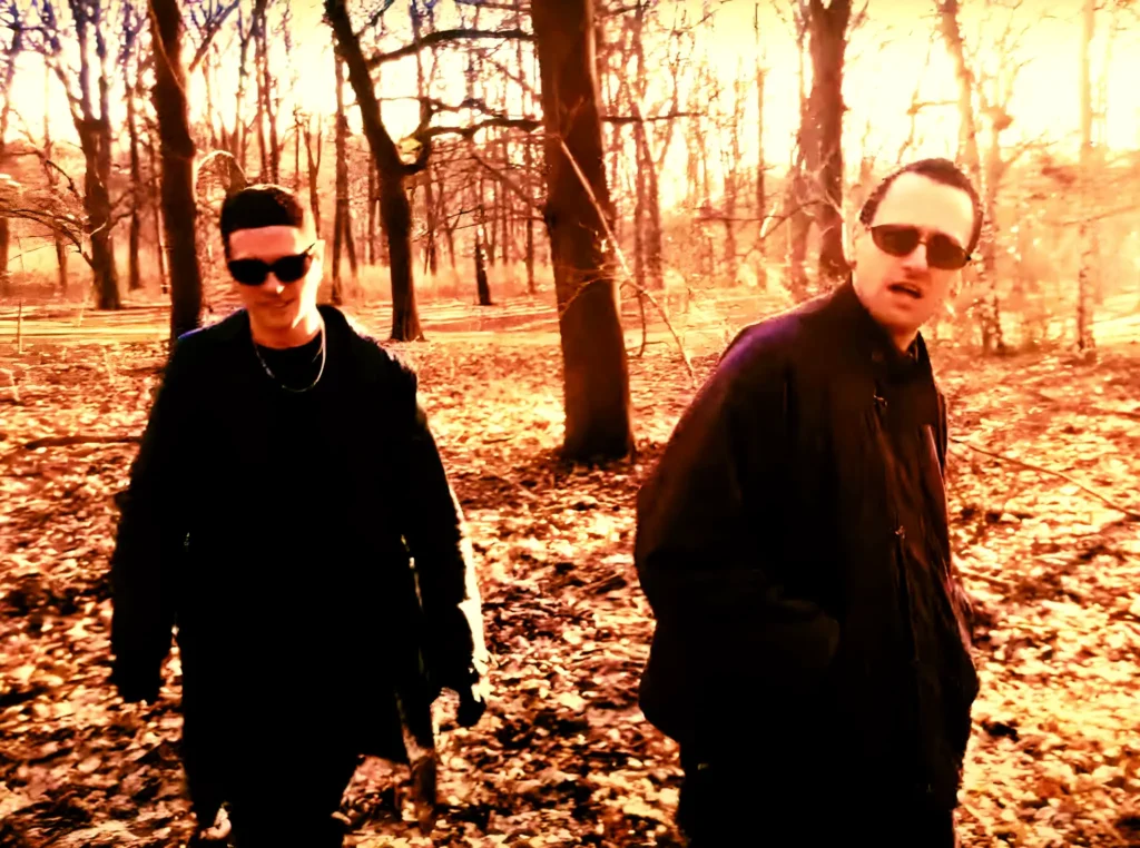 Silver Tears su Curses i Skelesys, a ovo je njihov singl Remember