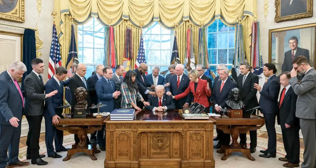 trump-molitelji-youtube1 Američki vojnici prijavljuju zapovjednike jer im govore da je rat s Iranom dio Božjeg plana za Armagedon