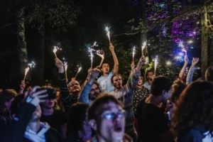 cinehill Prevrtljivi birokrati, svećenici lopovi, djeca pravednici i jedna kokoš, protagonisti su odličnog programa Cinehilla