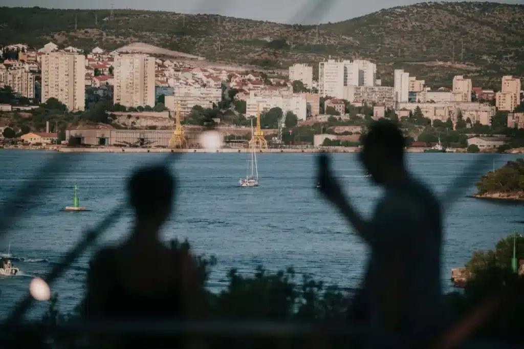 martinska-festivali-2026-sibenik1 Sea Sound festival otvara ljetnu sezonu na Martinskoj: Ukupno bit će osam glazbenih događanja