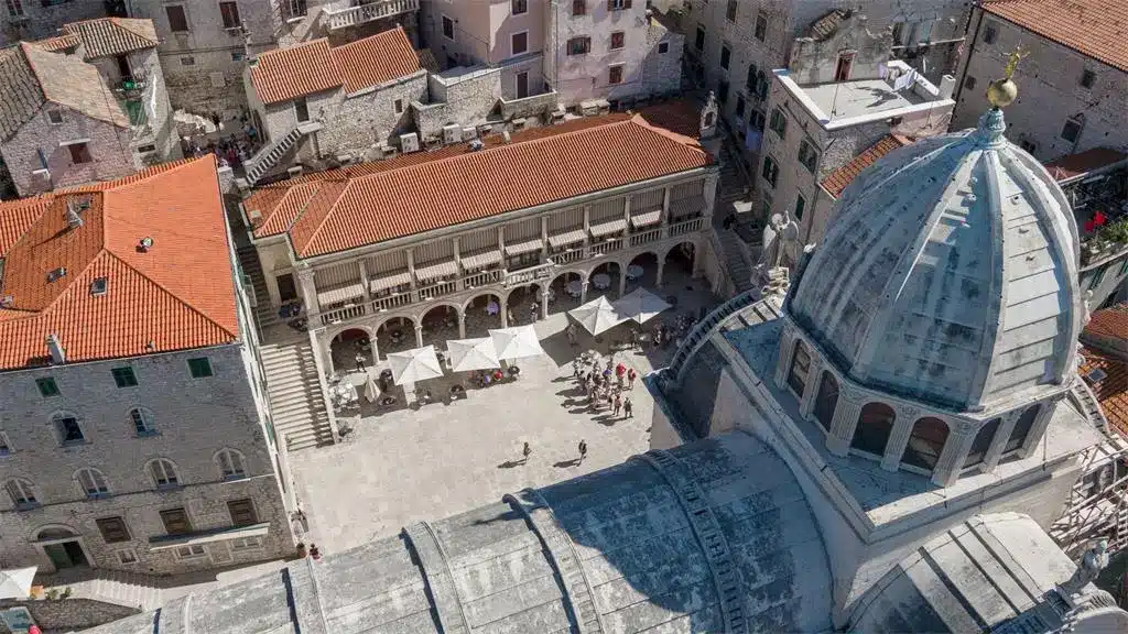 sibenik_katedrala_fotoizzraka5_tzgradasibenika Daily Mail: Šibenik vam je kao razvikani Dubrovnik, samo bolji i značajno jeftiniji