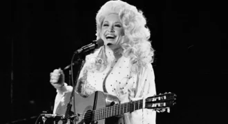 Odlazak Dolly Parton: Žena koja je od skromnog kaputa sašila život veći od mita
