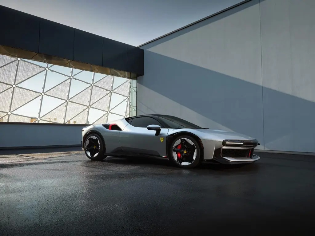 Ferrari se upravo pohvalio novim ljepotanom: SF90 Stradale pretvoren u futurističku berlinettu za američkog kupca
