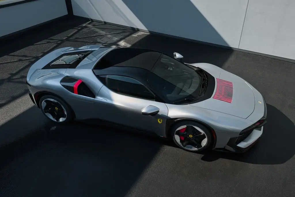 Ferrari se upravo pohvalio novim ljepotanom: SF90 Stradale pretvoren u futurističku berlinettu za američkog kupca
