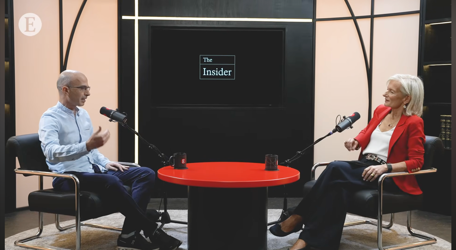 Harari deep fake: Gledao sam video svog predavanja i trebalo mi je minutu i pol da shvatim kako to uopće nisam ja'The Insider' on screen behind them.