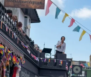 nick-cave-brighton Nick Cave nastupio na balkonu uz Jubilee Street: Uoči pulskih koncerata, slušamo njegove klasike