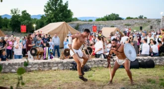 Legionari, gladijatori, arheologija i rimska gozba, a onda završetak antičkog dana uz Kries